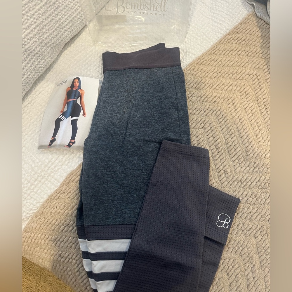Bombshell Leggings Size Small High Waisted